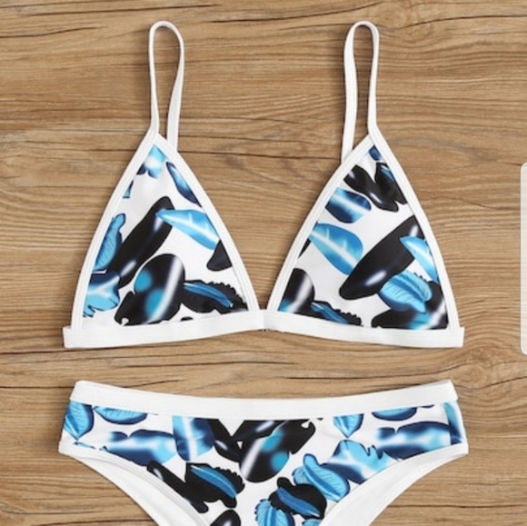 BLUE AND WHITE TRIANGLE BIKINI - Picture 4 of 7